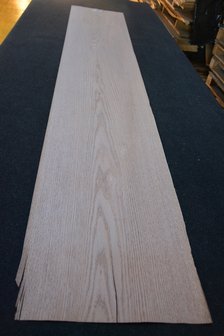 Amerikaans eiken fineer 262 x 38-43 cm | 0.6mm | 1,061m&sup2;