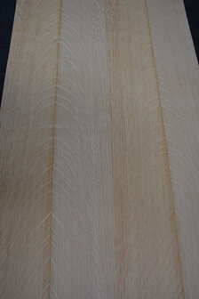 Europees eiken fineer  210 x 11-12 cm | 0.6mm | Kwartiers | 0,242m&sup2;
