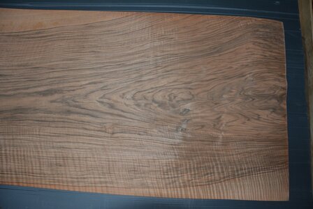 Frans Noten Moiree fineer 275 x 58 cm  | 1,595 m2 | 0.8mm | XXL Excellent  
