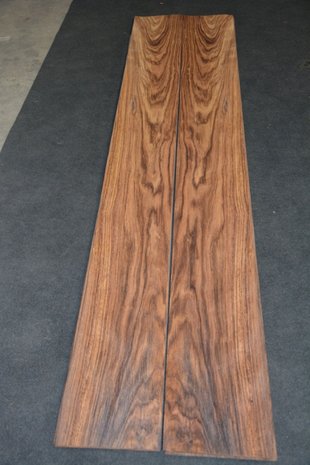 Indisch palissander fineer 235 x 23-27 cm | 0.6 mm | 0,5875m²