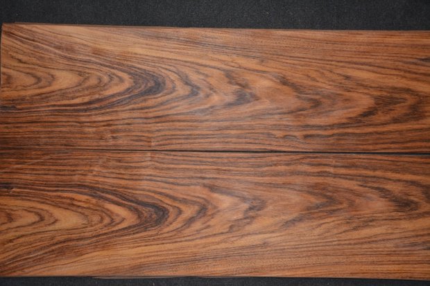 Indisch palissander fineer 235 x 23-27 cm | 0.6 mm | 0,5875m²