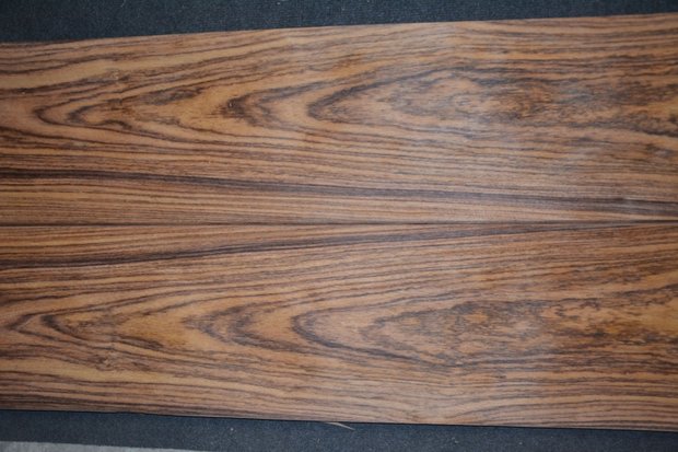 Indisch palissander fineer 285 x 24-27 cm | 0.6 mm | 0,7267m²
