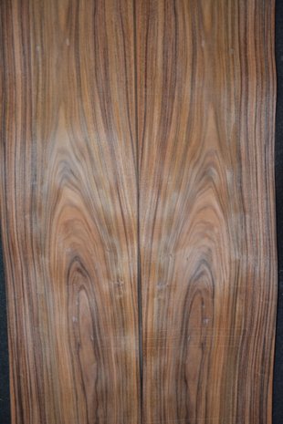 Santos palissander fineer 213 x 24-27 cm | 0.6 mm | 0,543m²
