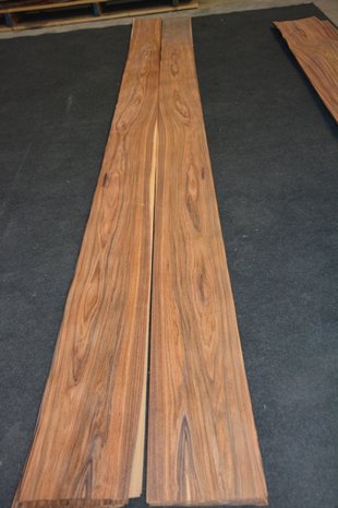 Santos palissander fineer 298 x 19 cm | 0.6 mm | 0,5662m²