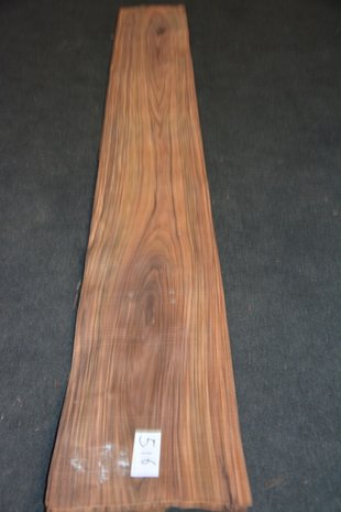 Santos palissander fineer 214 x 26-29 cm | 0.6 mm | 0,5885m²