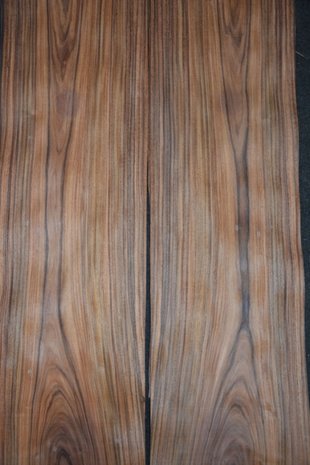Santos palissander fineer 214 x 26-29 cm | 0.6 mm | 0,5885m²