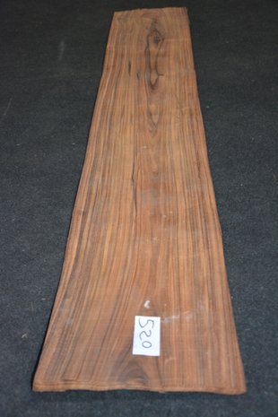 Santos palissander fineer 168 x 27-29 cm | 0.6 mm | 0,4704m²