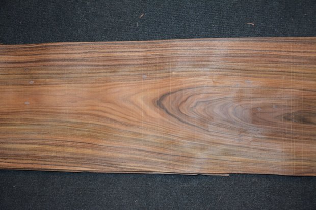 Santos palissander fineer 213 x 25-29 cm | 0.6 mm | 0,5751m²