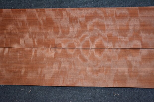 Makore fineer 223 x 16-17 cm | 0.6mm | 0,37m²