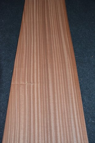 Sapelli mahonie fineer 221 x 24-26 cm | 0.6mm | 0,553m²