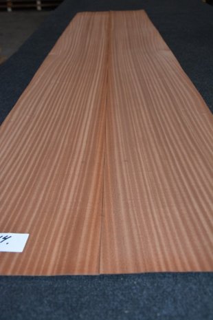 Sapelli mahonie fineer 221 x 24-26 cm | 0.6mm | 0,553m²