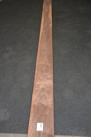 Amerikaans noten fineer 435 x 17-21 cm | 0.6mm | 0,827m²