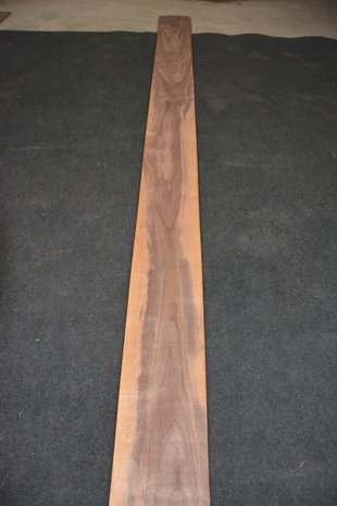 Amerikaans noten fineer 435 x 17-21 cm | 0.6mm | 0,827m²