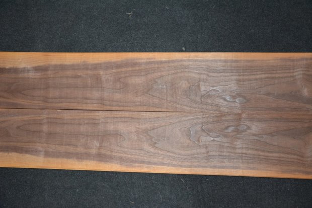 Amerikaans noten fineer 435 x 17-21 cm | 0.6mm | 0,827m²