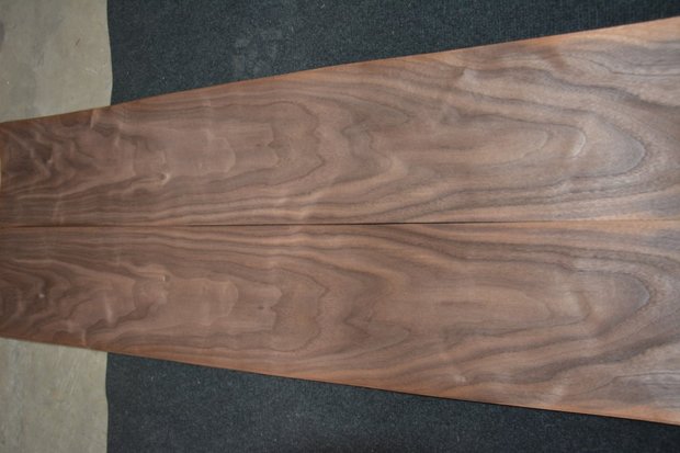 Amerikaans noten fineer 435 x 17-21 cm | 0.6mm | 0,827m²