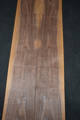 Amerikaans noten fineer 435 x 23-26 cm | 0.6mm | 1,065m²