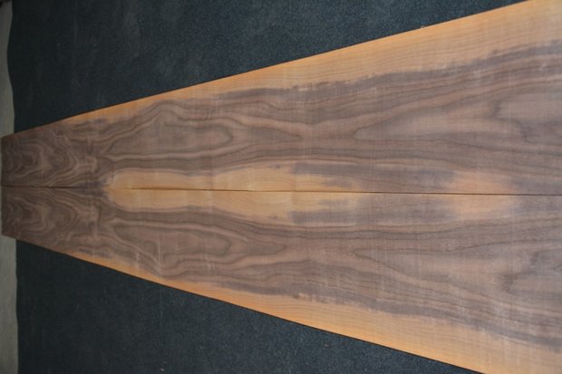 Amerikaans noten fineer 435 x 23-26 cm | 0.6mm | 1,065m²
