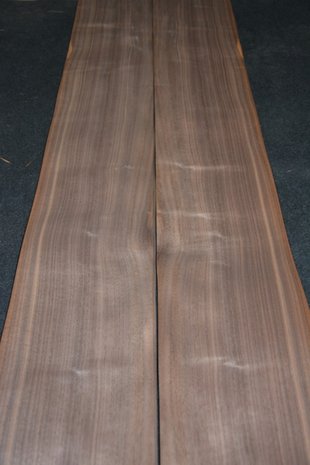 Amerikaans noten fineer 425 x 20-24 cm | 0.6mm | 0,935m²