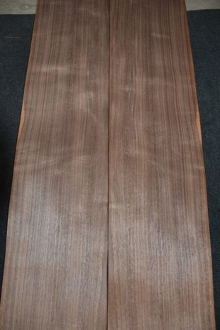 Amerikaans noten fineer 425 x 20-24 cm | 0.6mm | 0,935m²