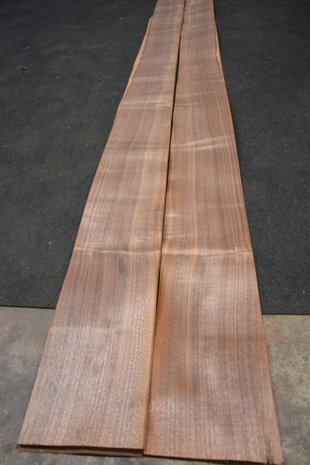 Amerikaans noten fineer 435 x 17-19 cm | 0.6mm | 0,783m²