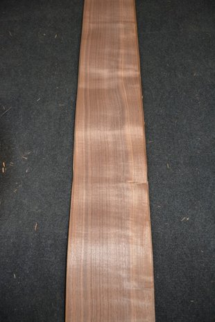 Amerikaans noten fineer 435 x 17-19 cm | 0.6mm | 0,783m²