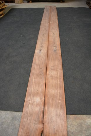 Amerikaans noten fineer 440 x 20 cm | 0.6mm | 0,880m²