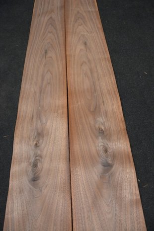 Amerikaans noten fineer 440 x 20 cm | 0.6mm | 0,880m²