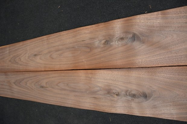Amerikaans noten fineer 440 x 20 cm | 0.6mm | 0,880m²