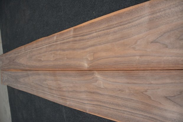 Amerikaans noten fineer 440 x 20 cm | 0.6mm | 0,880m²