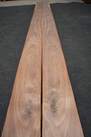 Amerikaans noten fineer 440 x 17 cm | 0.6mm |  0,748m²