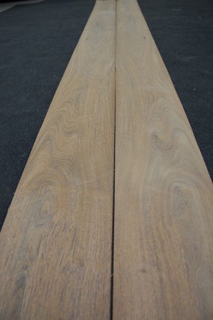 Bruinhart fineer 325 x 22 cm | 0.6mm | 0,715m²