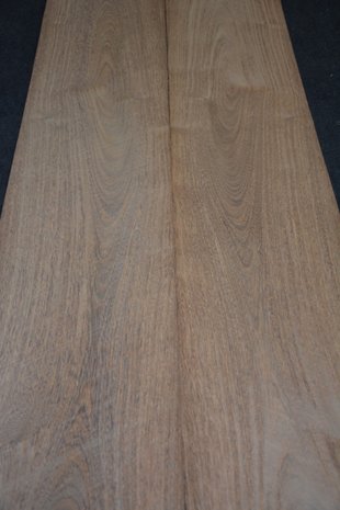 Bruinhart fineer 325 x 27 cm | 0.6mm | 0,878m²