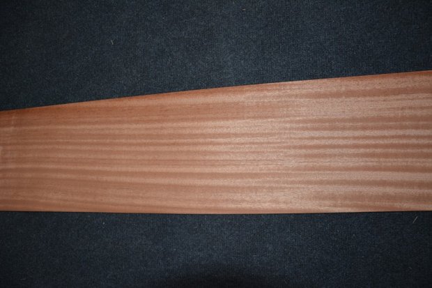 Sipo mahonie fineer 204 x 17-22 cm | 0.6mm | 0,398m²