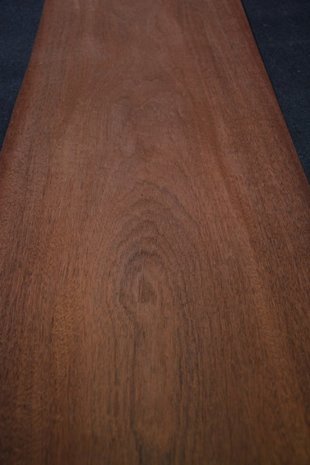 Swietenia mahonie fineer 242 x 44-45 cm | 0.6mm | 1,077m2