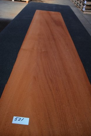 Swietenia mahonie fineer 242 x 49-55 cm | 0.6mm | 1,256m2