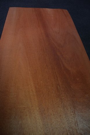 Swietenia mahonie fineer 242 x 49-55 cm | 0.6mm | 1,256m2