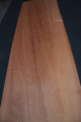 Swietenia mahonie fineer 242 x 49-55 cm | 0.6mm | 1,256m2