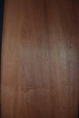 Swietenia mahonie fineer 242 x 49-55 cm | 0.6mm | 1,256m2