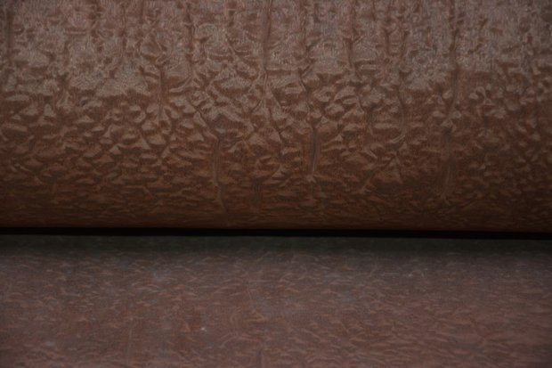 Mahonie Pommele fineer 254 x 78 cm | 0.6mm | 1,982m2