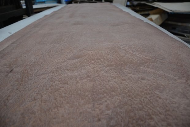 Mahonie Pommele fineer 254 x 66 cm | 0.6mm | 1,676m2