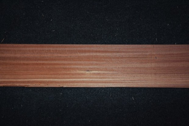 Rozenhout fineer 307 x 11-14 cm | 0.6 mm |0,382 m2 | kwartiers