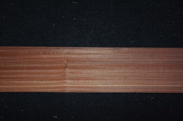 Rozenhout fineer 307 x 11-14 cm | 0.6 mm |0,382 m2 | kwartiers