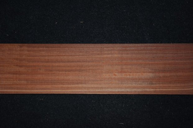 Rozenhout fineer 307 x 11-14 cm | 0.6 mm |0,382 m2 | kwartiers