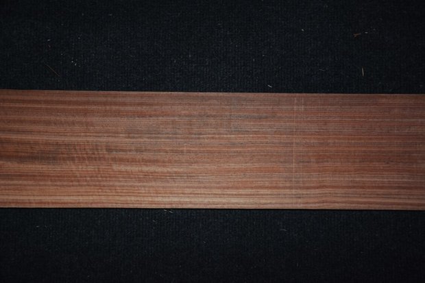Rozenhout fineer 307 x 11-14 cm | 0.6 mm |0,382 m2 | kwartiers