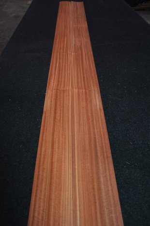 Rozenhout fineer 307 x 11-14 cm | 0.6 mm |0,382 m2 | kwartiers