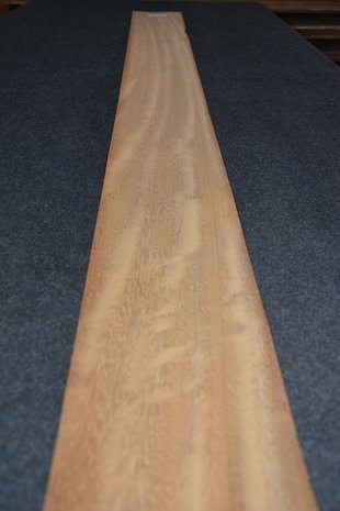 Iroko fineer 230 x 17-20 cm | 0.6mm | 0,426 m2