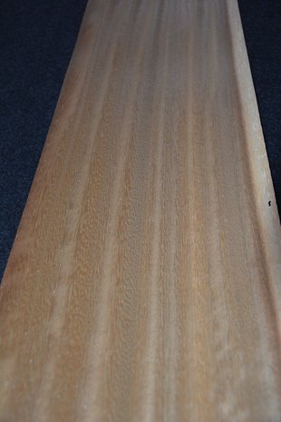 Iroko fineer 210 x 21-22 cm | 0.6mm | 0,452 m2