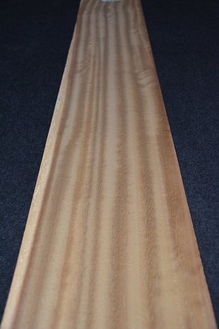 Iroko fineer 210 x 21-22 cm | 0.6mm | 0,452 m2