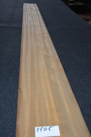 Iroko fineer 230 x 20-23 cm | 0.6mm | 0,495m2