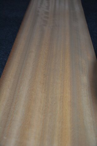 Iroko fineer 230 x 20-23 cm | 0.6mm | 0,495m2